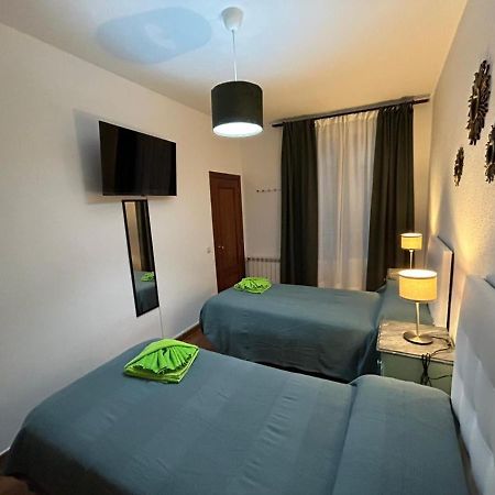 Habitaciones Figueroa Madrid Exterior foto